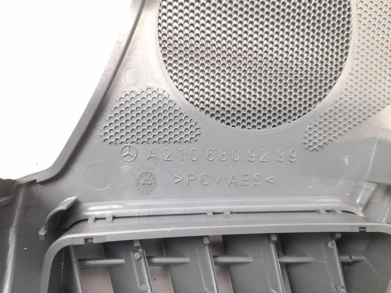 Recambio de moldura para mercedes-benz clase e (w210) e 280 (210.063) referencia OEM IAM A2106809239  