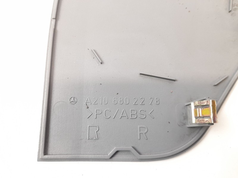Recambio de moldura para mercedes-benz clase e (w210) e 280 (210.063) referencia OEM IAM A2106802278  