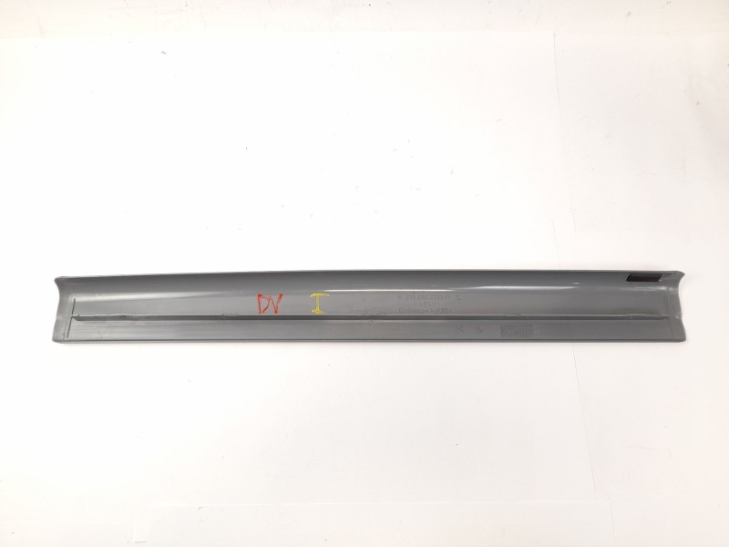 Recambio de moldura para mercedes-benz clase e (w210) e 280 (210.063) referencia OEM IAM 2106802135  