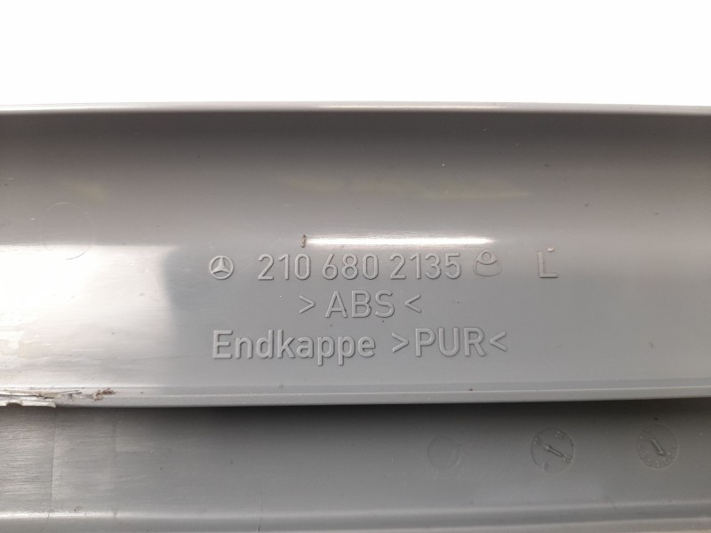 Recambio de moldura para mercedes-benz clase e (w210) e 280 (210.063) referencia OEM IAM 2106802135  