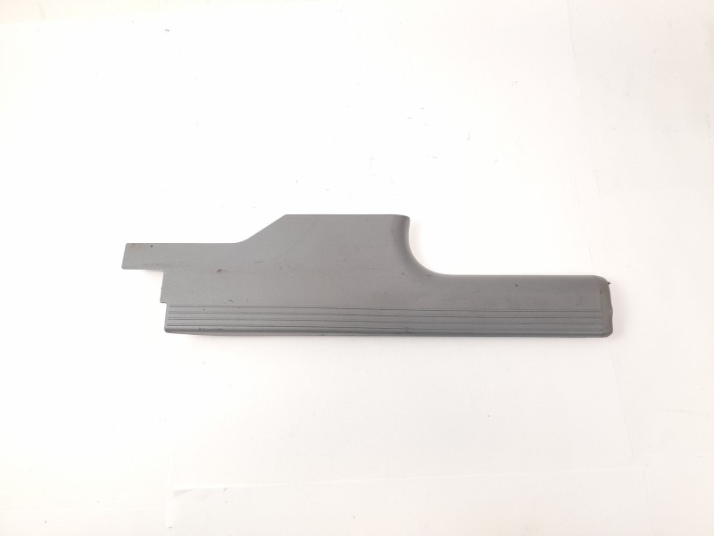 Recambio de moldura para mercedes-benz clase e (w210) e 280 (210.063) referencia OEM IAM 2106802635  