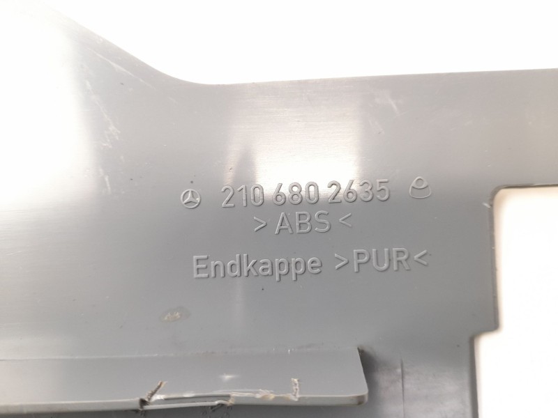 Recambio de moldura para mercedes-benz clase e (w210) e 280 (210.063) referencia OEM IAM 2106802635  