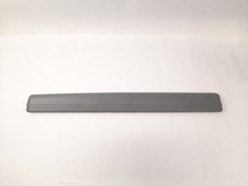 Recambio de moldura para mercedes-benz clase e (w210) e 280 (210.063) referencia OEM IAM 2106802235  