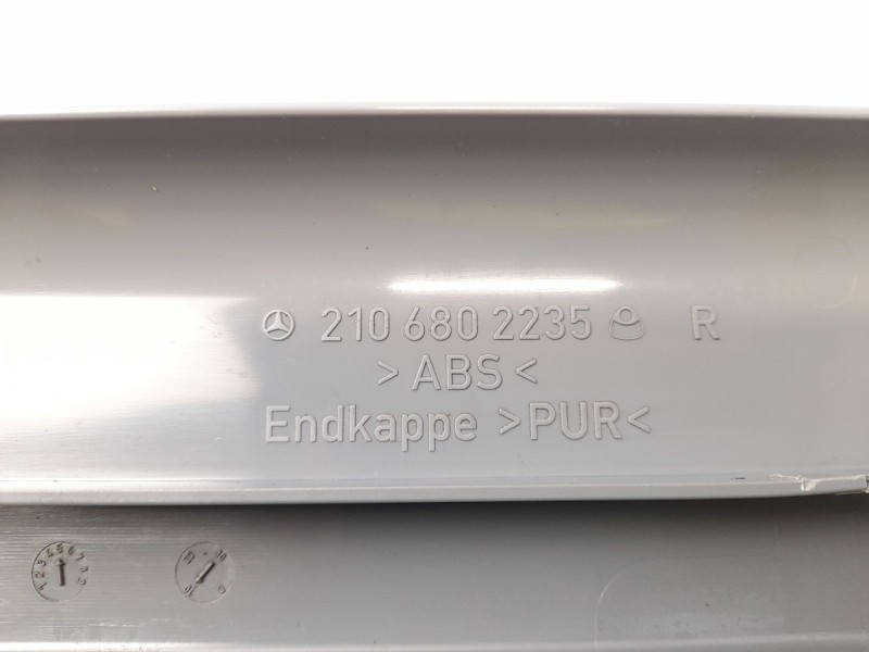 Recambio de moldura para mercedes-benz clase e (w210) e 280 (210.063) referencia OEM IAM 2106802235  