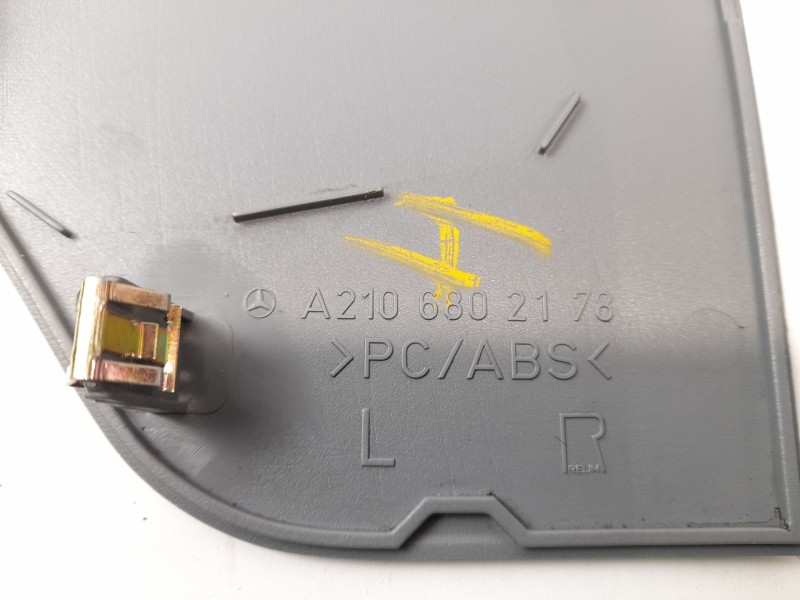 Recambio de moldura para mercedes-benz clase e (w210) e 280 (210.063) referencia OEM IAM A2106802178  