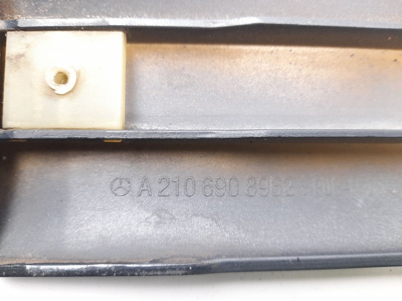 Recambio de moldura para mercedes-benz clase e (w210) e 280 (210.063) referencia OEM IAM A2106908962  