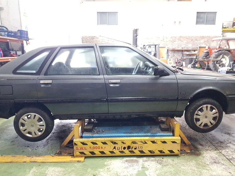 renault 21 sedán (l48_) del año 1990