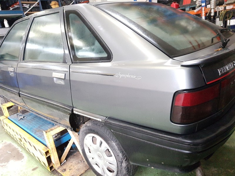 renault 21 sedán (l48_) del año 1990