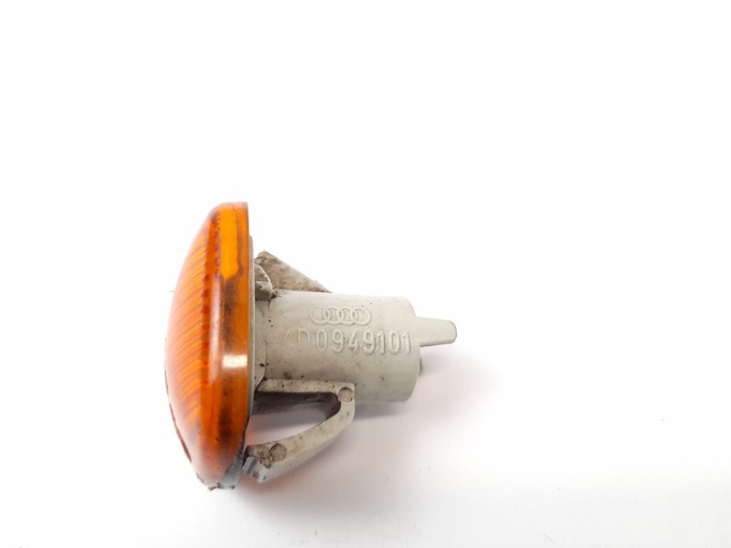 Recambio de piloto lateral derecho para audi a4 berlina (b5) 1.9 tdi referencia OEM IAM 4D0949101  