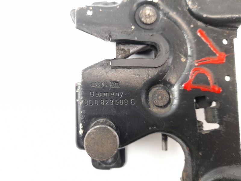 Recambio de cerradura capot para audi a4 berlina (b5) 1.9 tdi referencia OEM IAM 8D0823509C  
