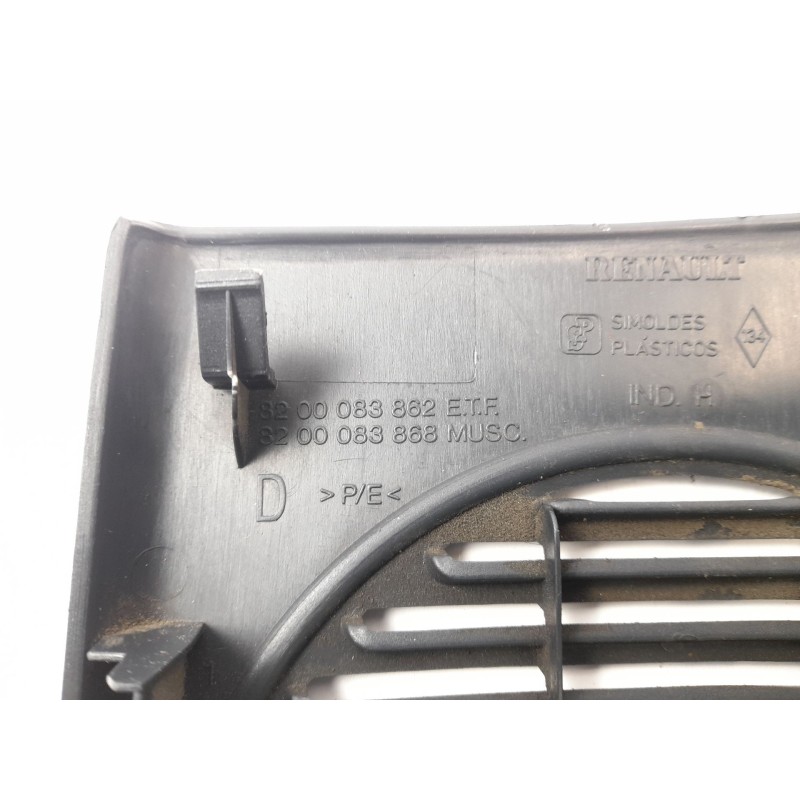 Recambio de moldura para renault clio ii (bb_/cb_) 1.5 dci (b/cb07) referencia OEM IAM 8200083862  8200083868