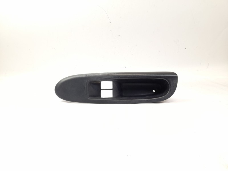 Recambio de moldura para renault clio ii (bb_/cb_) 1.5 dci (b/cb07) referencia OEM IAM 8200084003E1  