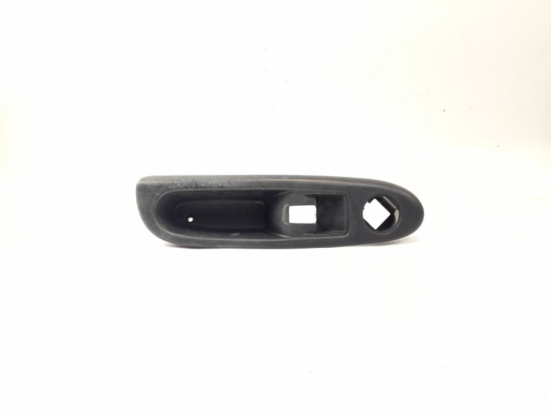Recambio de moldura para renault clio ii (bb_/cb_) 1.5 dci (b/cb07) referencia OEM IAM 8200084005  