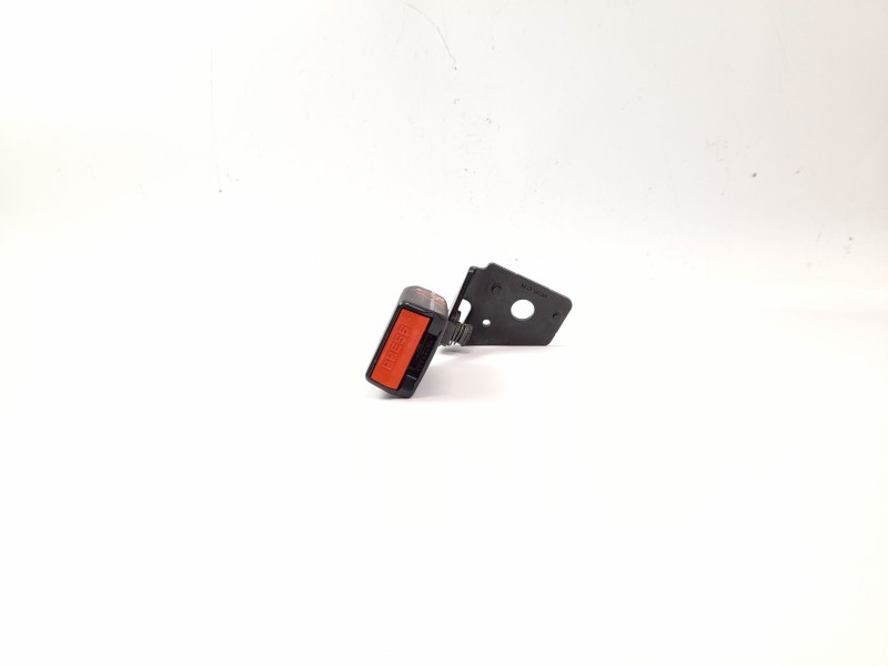 Recambio de enganche cinturon seguridad trasero izquierdo para peugeot 307 5p xs+hdi referencia OEM IAM B8895  
