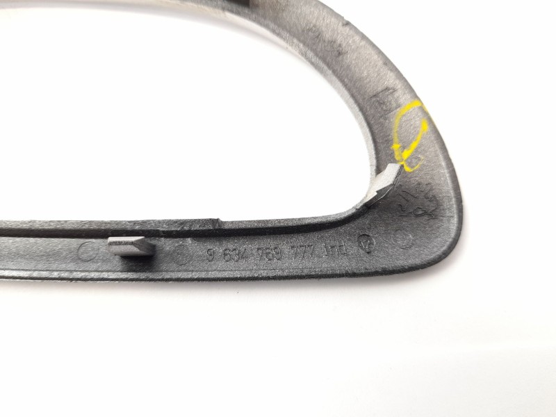 Recambio de moldura para peugeot 307 5p xs+hdi referencia OEM IAM 9634769777  