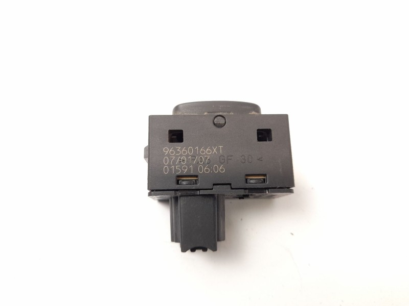 Recambio de mando elevalunas trasero derecho para peugeot 307 5p xs+hdi referencia OEM IAM 96360166XT  