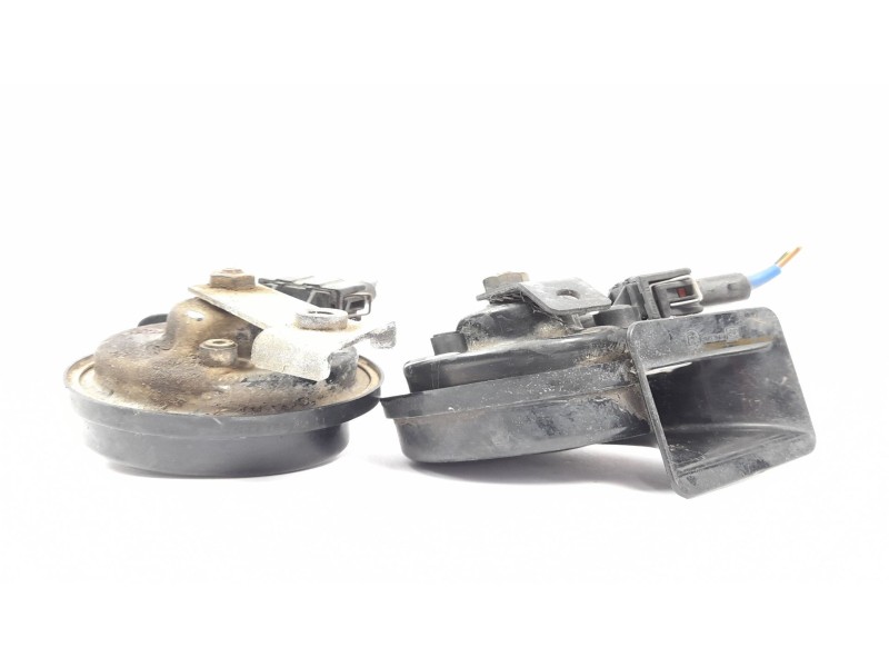 Recambio de claxon para volkswagen golf iv berlina (1j1) 1.9 tdi referencia OEM IAM 1J0951182A  