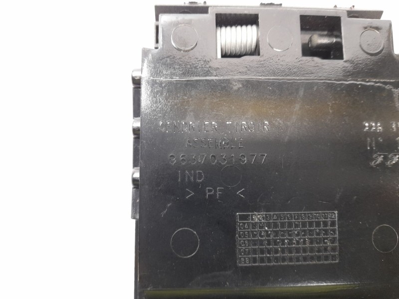 Recambio de cenicero para peugeot 307 5p xs+hdi referencia OEM IAM 9637031977  