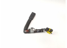 Recambio de enganche cinturon seguridad delantero izquierdo para bmw serie 3 touring (e46) 320d referencia OEM IAM 8257787L  