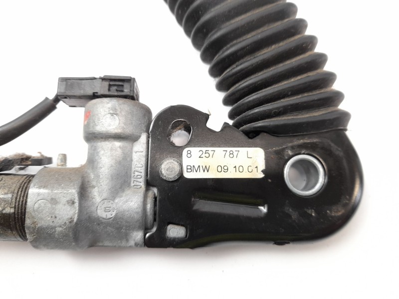 Recambio de enganche cinturon seguridad delantero izquierdo para bmw serie 3 touring (e46) 320d referencia OEM IAM 8257787L  