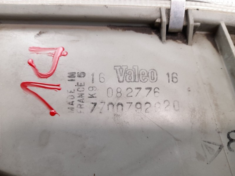 Recambio de faro derecho para renault 21 sedán (l48_) 1.7 (l48e) referencia OEM IAM 7700792920  082776
