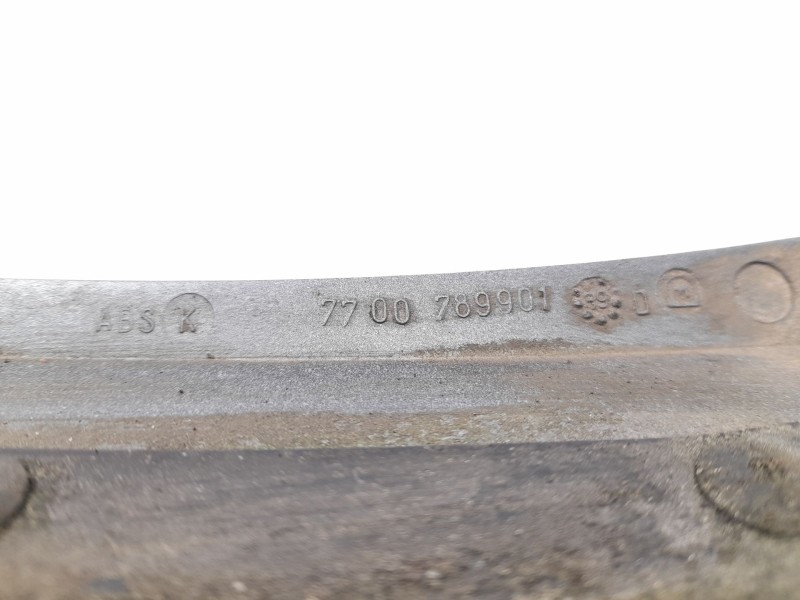 Recambio de moldura para renault 21 sedán (l48_) 1.7 (l48e) referencia OEM IAM 7700789901  