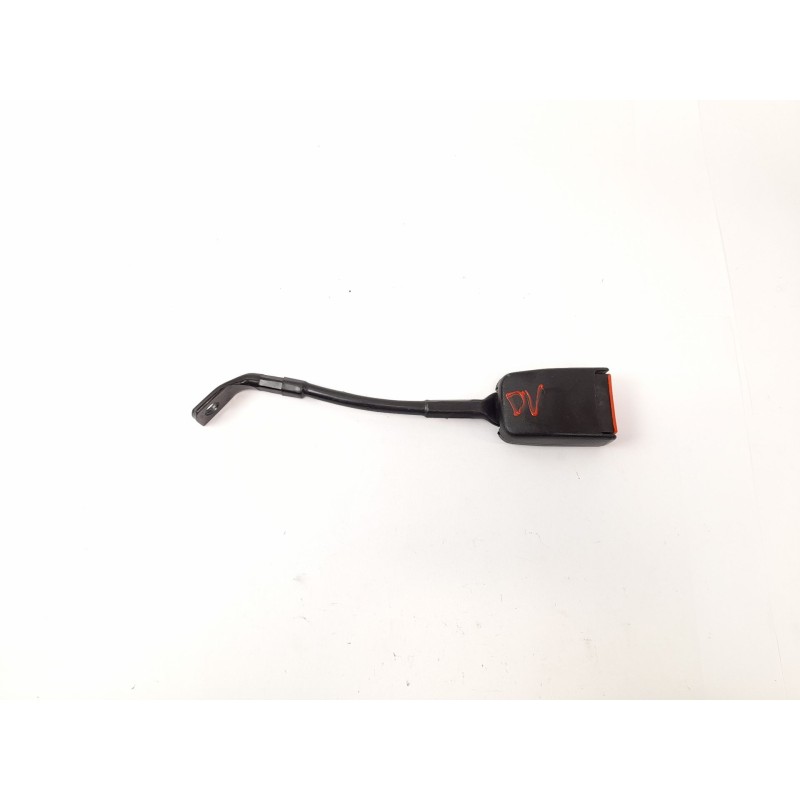 Recambio de enganche cinturon seguridad delantero derecho para renault 21 sedán (l48_) 1.7 (l48e) referencia OEM IAM 765758D  