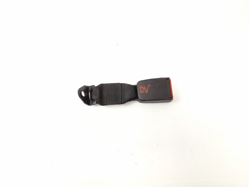 Recambio de enganche cinturon seguridad trasero derecho para renault 21 sedán (l48_) 1.7 (l48e) referencia OEM IAM 773901  
