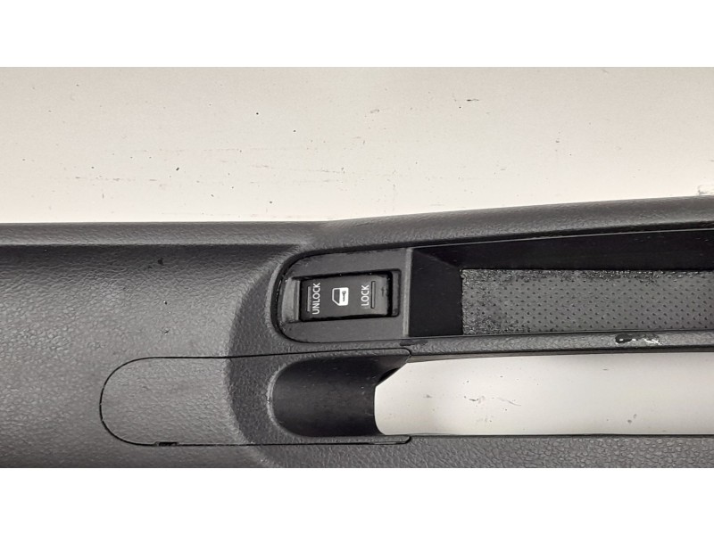 Recambio de consola central para nissan note (e11e) 1.5 dci referencia OEM IAM 96910 969109U000 