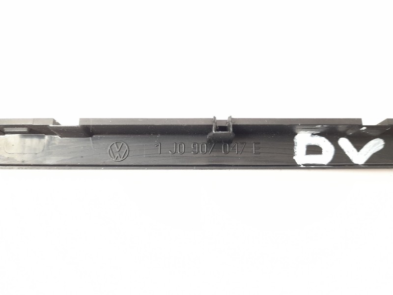 Recambio de moldura para volkswagen golf iv berlina (1j1) 1.9 tdi referencia OEM IAM 1J0907047E  9HB73329500