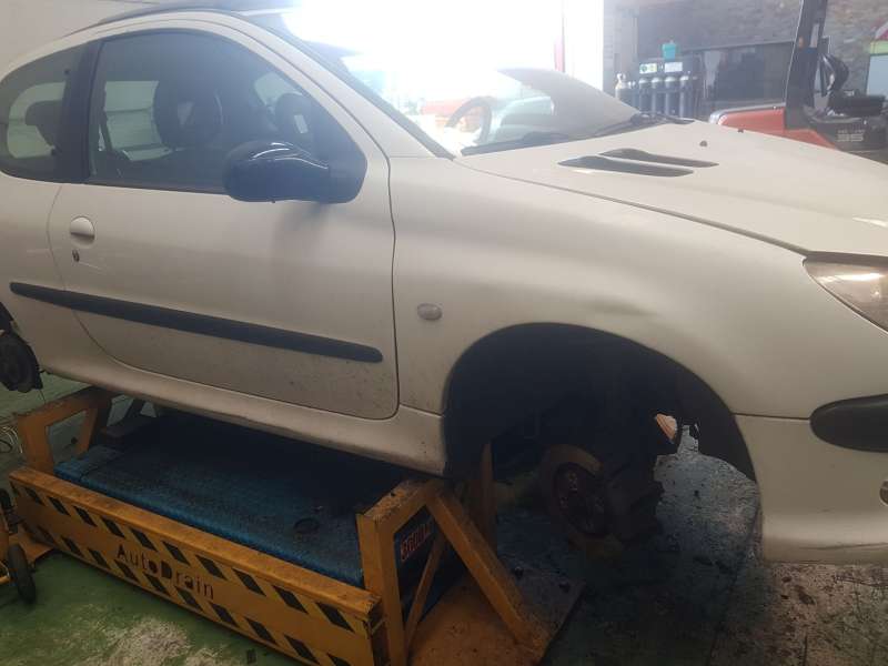 peugeot 206 berlina del año 2001