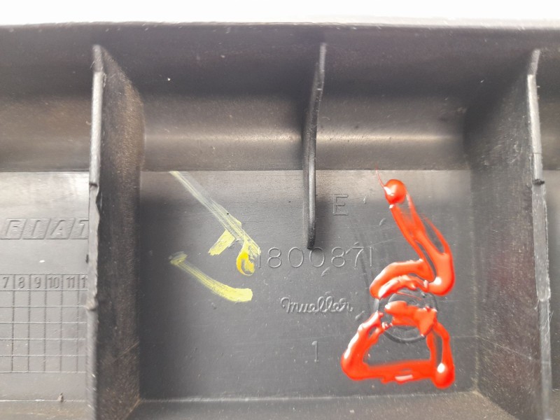 Recambio de moldura para fiat fiorino pick up (146) 1.7 td referencia OEM IAM 1800871  
