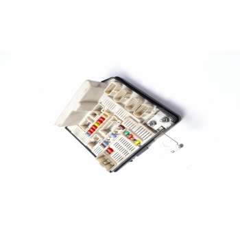 CAJA RELES / FUSIBLES 8200481866 