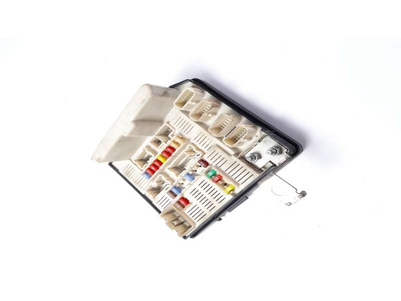 CAJA RELES / FUSIBLES 8200481866 