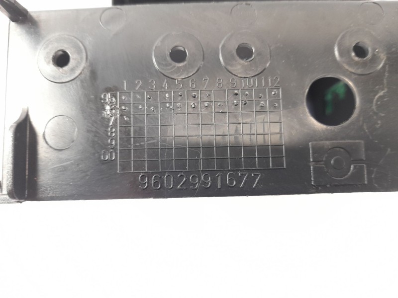 Recambio de moldura para citroën zx 1.9 d referencia OEM IAM 9602991677  