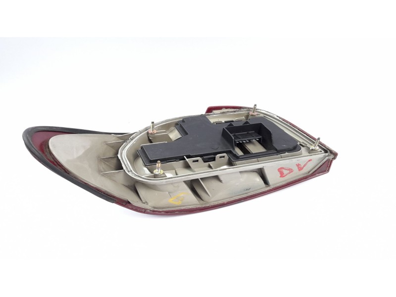 Recambio de piloto trasero derecho para ford mondeo i (gbp) 1.8 td referencia OEM IAM 93BG13N004  