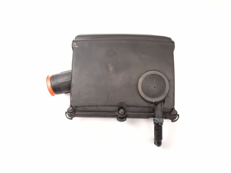 Recambio de filtro aire para skoda felicia ii (6u1) 1.9 d referencia OEM IAM 028129037B  