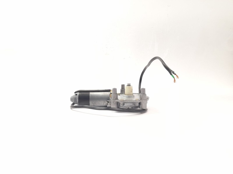 Recambio de motor elevalunas delantero izquierdo para audi a6 berlina (c4) 2.3 referencia OEM IAM 0531826001  