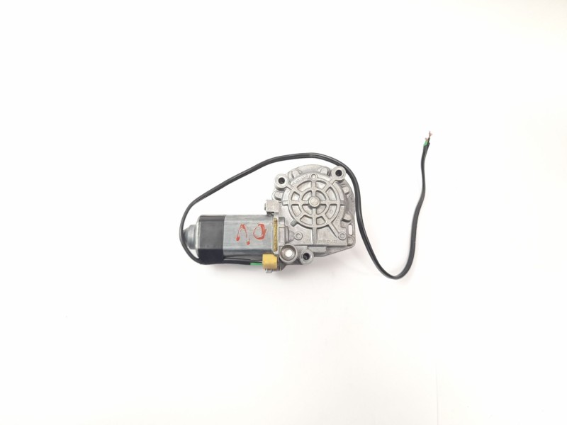Recambio de motor elevalunas delantero izquierdo para audi a6 berlina (c4) 2.3 referencia OEM IAM 0531826001  