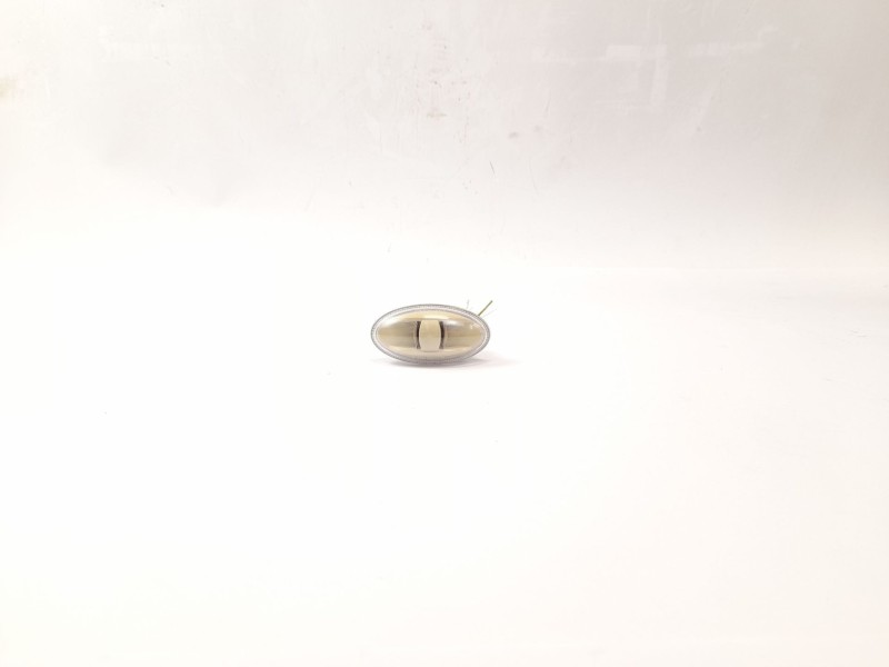 Recambio de piloto lateral derecho para citroën c2 1.4 referencia OEM IAM 9680057480  