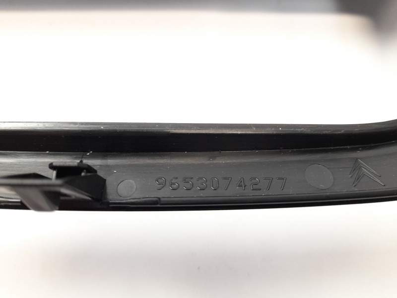 Recambio de moldura para citroën c2 1.4 referencia OEM IAM 9653074277  18M7258