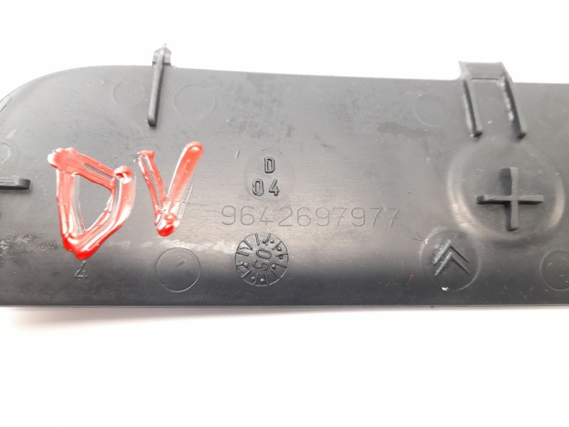 Recambio de moldura para citroën c2 1.4 referencia OEM IAM 9642697977  18M6278016