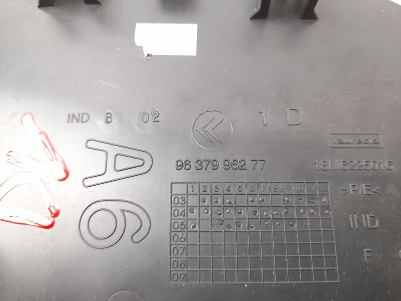 Recambio de moldura para citroën c2 1.4 referencia OEM IAM 9637996277  18M6225016