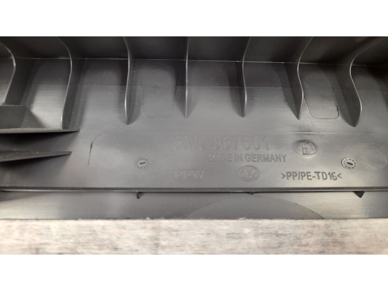 Recambio de guarnecido porton trasero para volkswagen golf plus (521) advance referencia OEM IAM 5M0867601  