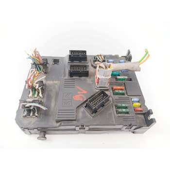 CAJA RELES / FUSIBLES 