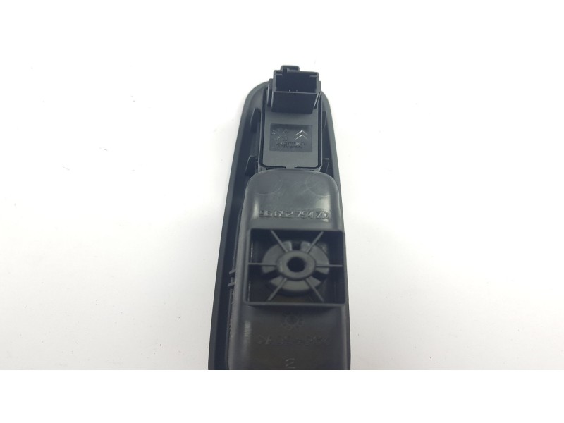 Recambio de mando elevalunas trasero izquierdo para peugeot 3008 1.6 hdi fap referencia OEM IAM 96652794ZD 96652794 