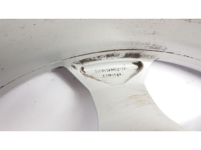 Recambio de llanta para peugeot 3008 1.6 hdi fap referencia OEM IAM 9673738877  
