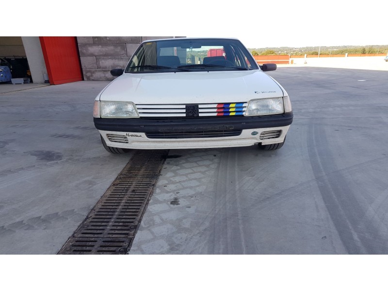 peugeot 205 berlina del año 1990