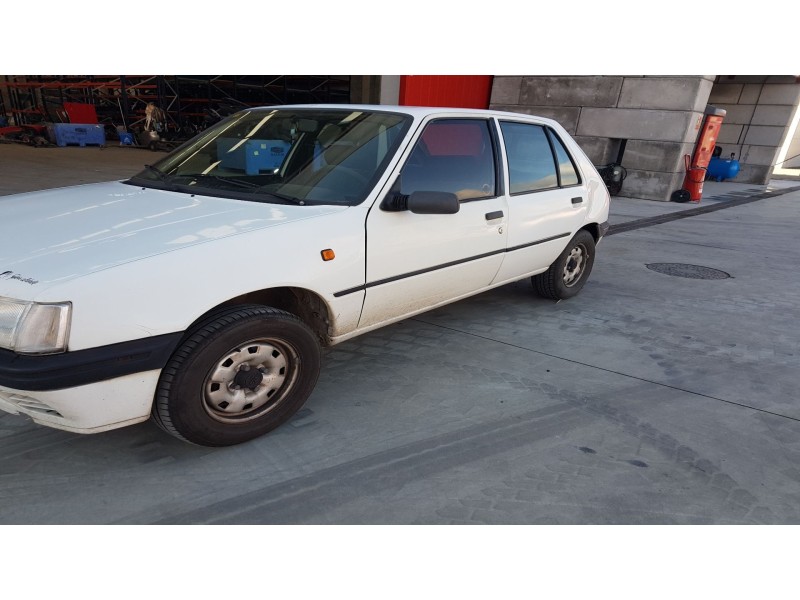 peugeot 205 berlina del año 1990