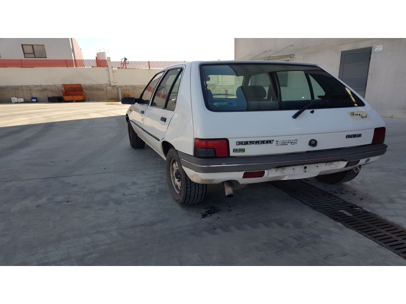 peugeot 205 berlina del año 1990